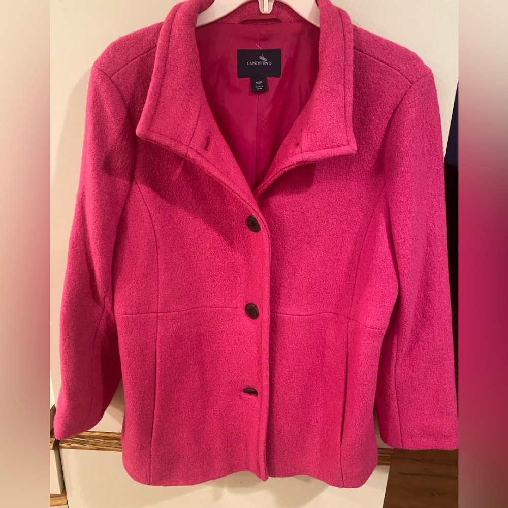 Nice women jacket 10 pities size like new